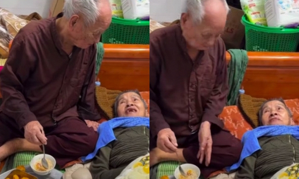 Cụ ông 97 tuổi bón cơm cho vợ 'ngon không em, có yêu anh không?' và câu trả lời hài hước từ cụ bà