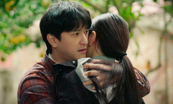 Đôi mắt trợn trừng đáng sợ của Huỳnh Anh