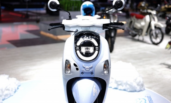 Honda ra mắt xe tay ga mới phiên bản giới hạn, thiết kế đốn tim giới trẻ 