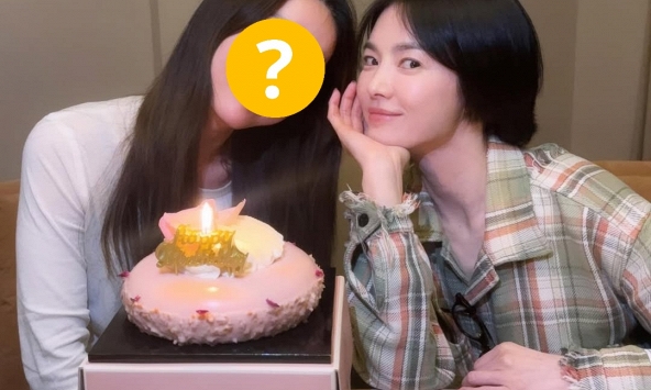 Mỹ nhân sát cánh bên Song Hye Kyo sau khi nữ diễn viên bị tố hủy hoại hôn nhân với Song Joong Ki