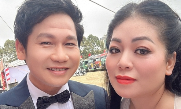 Nam nghệ sĩ đình đám là của cải và chỗ dựa của 'nữ hoàng nhạc đỏ'