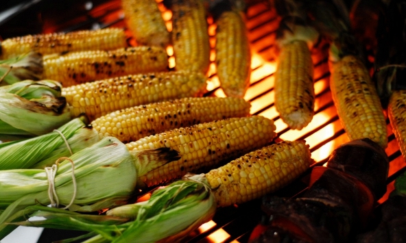 Ngô ngọt hay ngô nếp: Lượng calo chênh lệch gấp 10 lần, chọn loại nào để giảm cân hiệu quả?