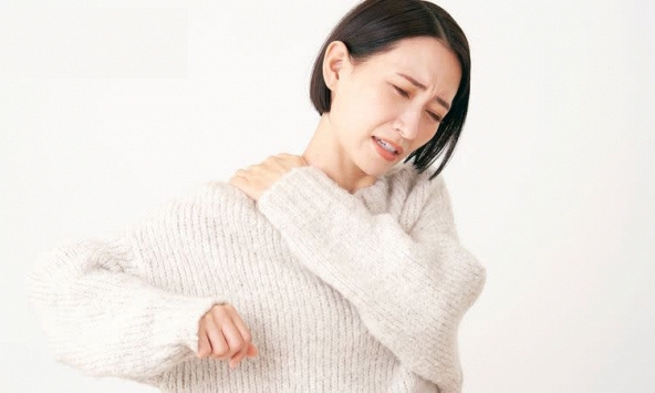 Đau cằm - vai sau thời kỳ mãn kinh: Bác sĩ nhắc cần cảnh giác với nguy cơ kép tiềm ẩn với tim và xương