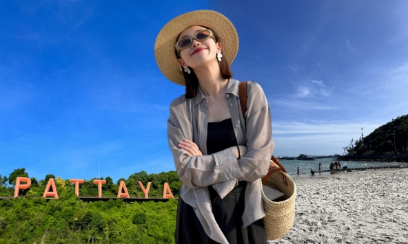 Chi 6 triệu sắm giày leo núi, quần áo đúng dresscode du lịch hè cùng công ty: 'Thà nhịn ăn chứ không thể thua kém'