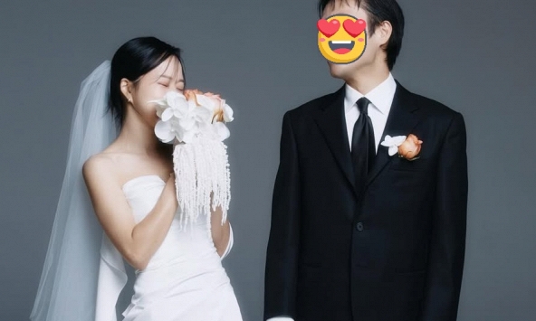 Jisoo bất ngờ tung ảnh cưới, đột ngột kết hôn 