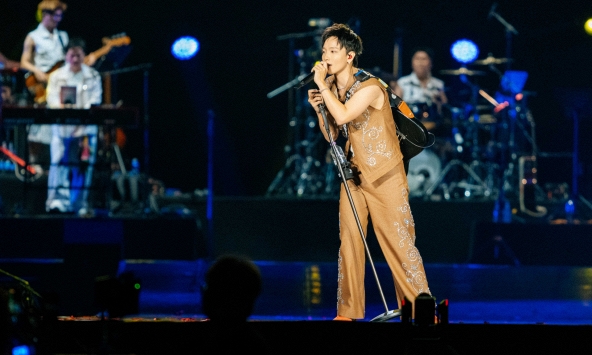 Không chỉ hát tình ca, Hoàng Dũng còn “se duyên” ngay trên sân khấu concert