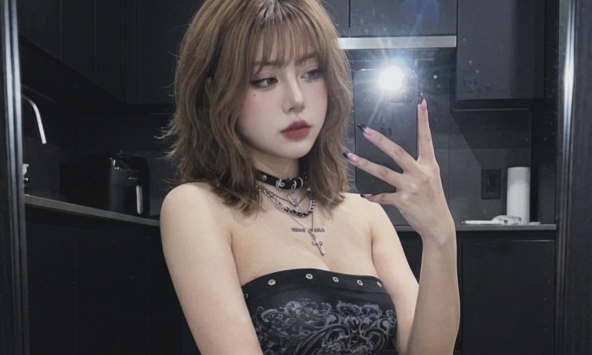 Phá vỡ nghi vấn 'fake' hình ảnh, cô gái bị đồn là AI tung bằng chứng