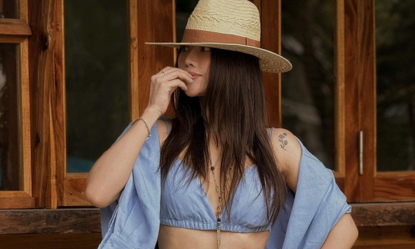 Gái xinh khẳng định không tập gym vẫn sở hữu body đẹp mê mẩn, dân tình 'khăng khăng' là sản phẩm dao kéo