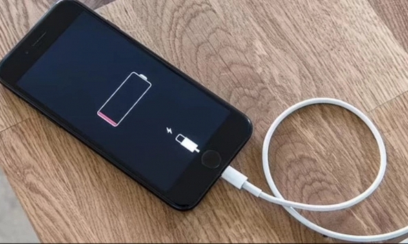 Hơn 90% người dùng smartphone vẫn cố sạc pin đầy 100%, chuyên gia nói thẳng: 'Đây mới là mức pin lý tưởng'