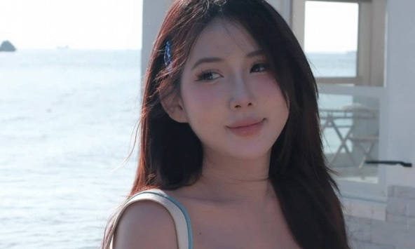 Không cần 'hở bạo', hot girl này dẹp tan định kiến, chứng minh sức hút ngay cả từ những bộ đồ kín đáo