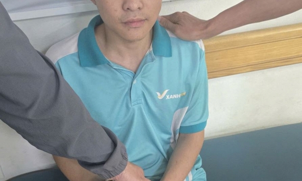 Kiểm tra phòng khám, bắt quả tang Nguyễn Văn Hiếu SN 2004