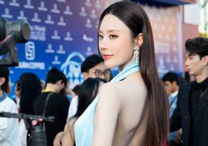 Nàng hậu khoe lưng trần quyến rũ, vòng eo “con kiến”, đọ dáng bên Hoa hậu Ý Nhi, visual tràn màn hình