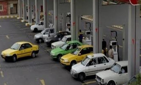 Thiếu xăng dầu kéo dài, người Iran đưa 'vũ khí sinh tồn' xuống phố: Nhìn qua cứ ngỡ đến từ tương lai