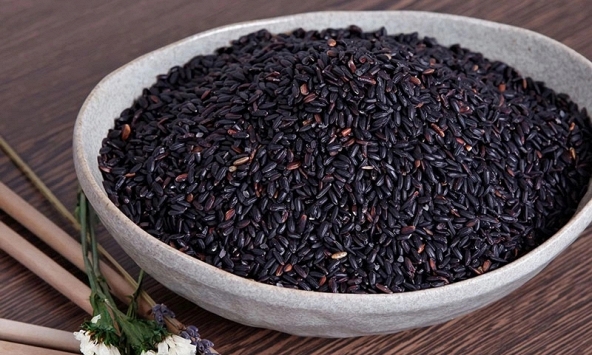 Gạo lứt đen tưởng là “siêu thực phẩm” nhưng không phải ai cũng ăn được: 3 nhóm người nên hạn chế