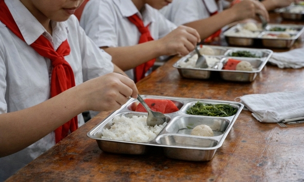 Hơn 2.900 trường học tại Hà Nội phải rà soát nhà cung cấp thực phẩm sau chấn động 300 tấn lợn bệnh len lỏi vào bếp ăn