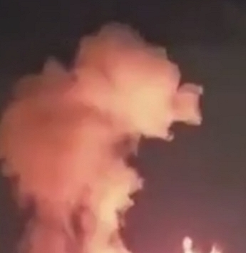 Nổ lớn làm rung chuyển miền Trung Iran, nghi kho đạn bị không kích bằng bom xuyên phá của Mỹ