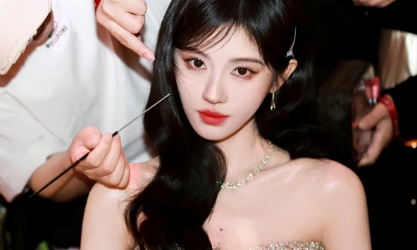 Nóng nhất Cbiz hôm nay: 'Mỹ nhân 4.000 năm có một' bị điều tra, nguy cơ 'bay màu' như Trịnh Sảng - Phạm Băng Băng