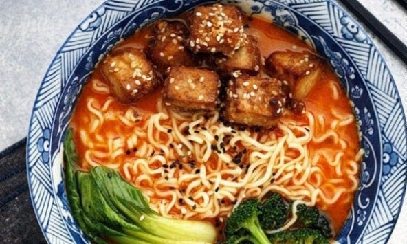 Bữa sáng cực ngon lành với món mì chay nấu cực nhanh ăn siêu ngon