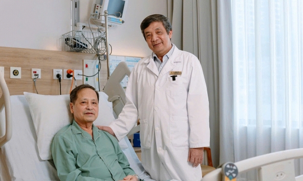 Can thiệp mạch vành ít cản quang cứu bệnh nhân 75 tuổi suy thận nặng