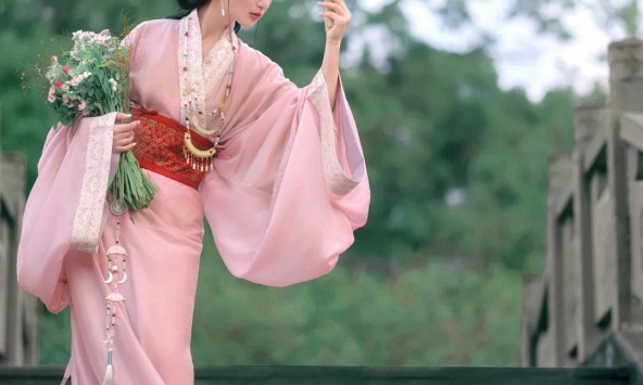 Điểm danh 3 cung hoàng đạo được Thần Tài gõ cửa, tình duyên viên mãn đúng ngày 2/4: Cứ mở mắt ra là thấy niềm vui!