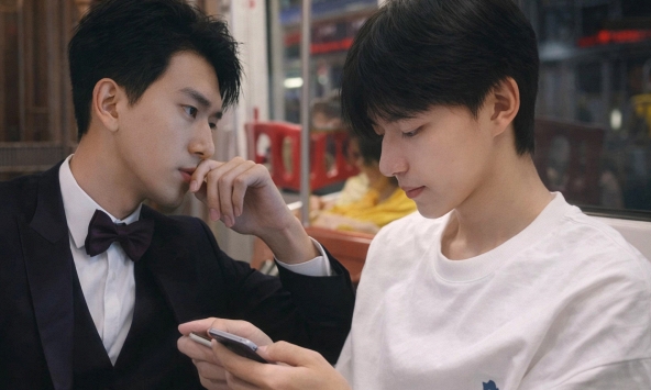 'Mũi gồ bay' và cuộc lật đổ thầm lặng của chuẩn đẹp Châu Á, đến đàn ông cũng phải xếp hàng 'độ nhan'