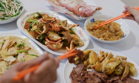 Một gia đình 3 người đều mắc ung thư dạ dày chỉ vì món ăn này: Bác sĩ chỉ ra 5 thói quen xấu gây chết người