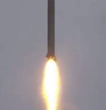 Nóng: Iran tuyên bố 'giáng đòn' dồn dập 100 tên lửa hạng nặng, 200 quả rocket vào căn cứ Mỹ và Israel