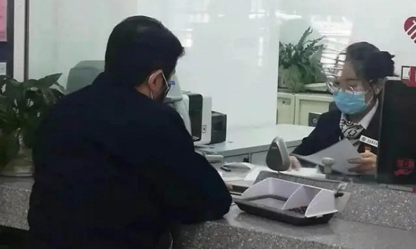 Cho bạn vay 460 triệu đồng, 1 ngày sau người đàn ông đòi lại nhưng đối phương không trả, toà tuyên bố: Ngân hàng phải trả 30%