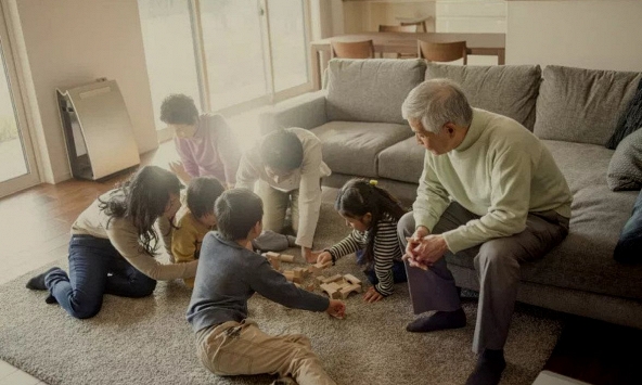 Nhiều gia đình có con trai, khi con đã lập gia đình, mối quan hệ giữa cha mẹ và con cái dần trở nên giống… người thân xa cách