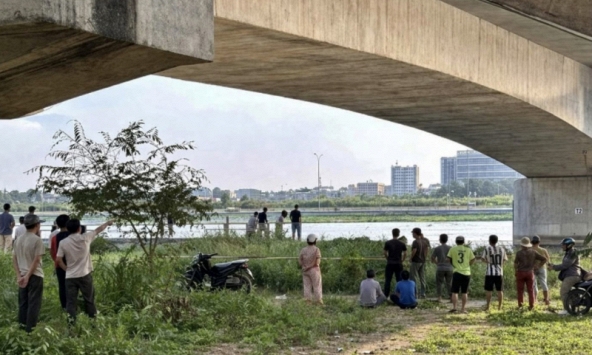 Tìm thấy thi thể cô gái 23 tuổi nhảy cầu tự tử, nguyên nhân phía sau khiến nhiều người đau lòng