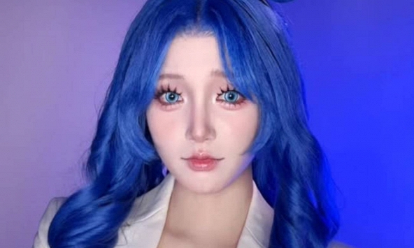 Biến hình thành... 'Zalo', nữ coser khiến người xem choáng với ý tưởng 'độc lạ'