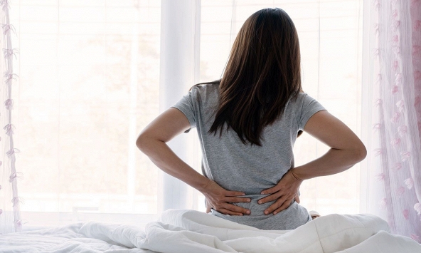 Đau lưng mãi không khỏi, có thể 'thủ phạm' nằm ngay dưới lưng bạn mỗi đêm