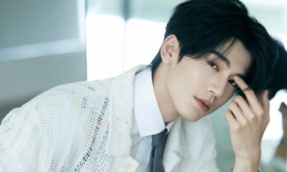 Đến lượt đôi bàn tay của Trương Lăng Hách trở thành trò cười khắp MXH