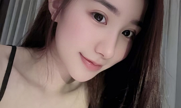 POV: Góc nhìn 'bạn trai' Tiểu Hý, ngắm trọn nhan sắc hot girl ở cự ly 1cm