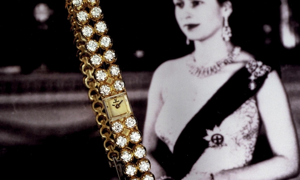 1 cỗ máy nhỏ hơn cả que diêm nhưng đủ sức làm khó cả ngành đồng hồ suốt gần 100 năm