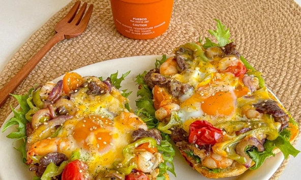 Bữa sáng 'chuẩn Eat Clean' siêu nhanh gọn: Bánh mì kẹp tôm bò đậm đà vèo cái là xong, chị em rần rần học theo