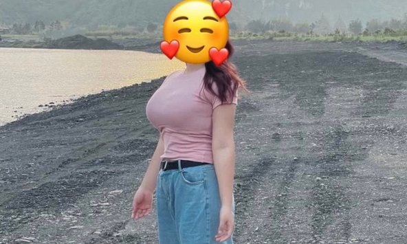 Diện đồ kín đáo đến 90% vẫn không thoát 'lời ra tiếng vào', cô gái khóc ròng vì vòng 1 'quá khổ'