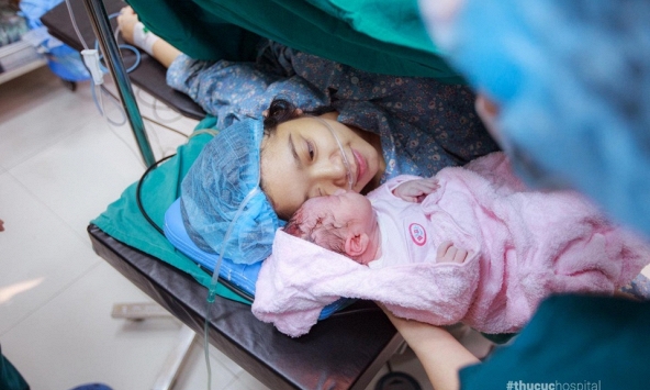 Khoảnh khắc bước vào phòng sinh, mọi ngại ngùng gần như không còn: 7 tình huống 'khó quên' khi đi sinh