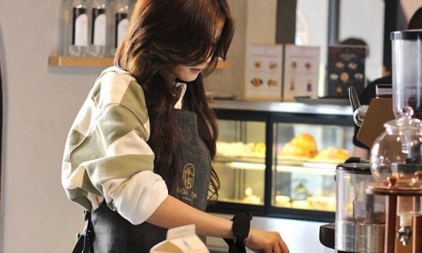 Thạc sĩ 37 tuổi, chuyên môn cao vẫn đi bưng bê, phụ bếp: “Văn võ song toàn vẫn thất nghiệp?”