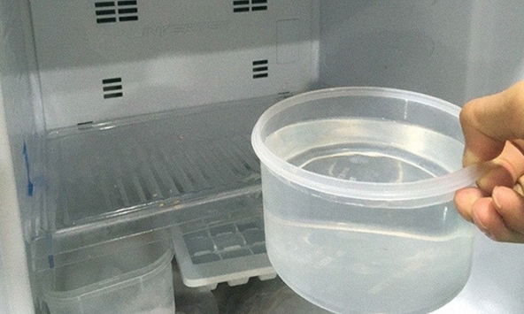 Hóa ra chỉ với 1 bát nước đặt trong tủ lạnh: Giúp tiền điện giảm rõ rệt, thực phẩm tươi lâu hơn