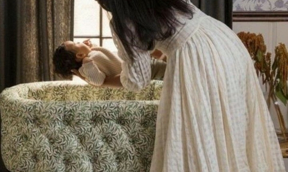 Gia đình chồng tôi nhiều đời không có con gái, tôi sinh con đầu là bé trai, họ vẫn vui, nhưng không quá ồn ào