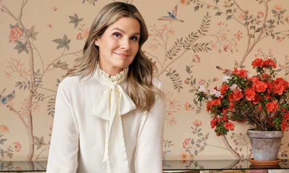 'Nghệ thuật tiếp khách' của nữ thừa kế giàu nhất nhì làng mỹ phẩm thế giới: Dùng 'mật mã' trên bàn tiệc để định vị quyền lực vương giả