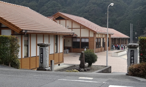 Ngôi trường có cái tên dài nhất Nhật Bản chính thức đóng cửa vì chỉ còn 9 học sinh