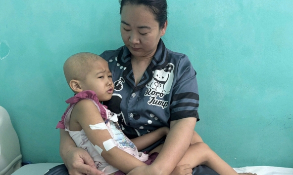 Xót xa hoàn cảnh người phụ nữ có chồng tàn tật, con mắc ung thư máu