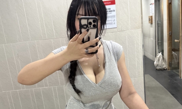 Cận cảnh vóc dáng của nữ gymer sở hữu hai số đo trên 1 mét