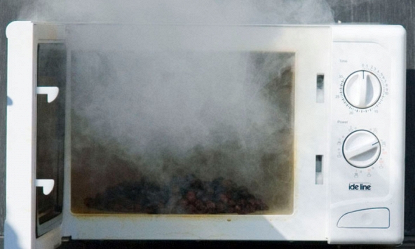 Cảnh báo đặc biệt đến các gia đình đang dùng lò vi sóng