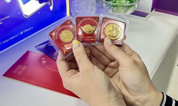 Lương bao nhiêu mới đủ để tính chuyện mua vàng?