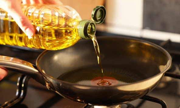 3 loại dầu ăn tiềm ẩn rủi ro “nuôi tế bào ung thư”, nhiều gia đình dùng hàng ngày mà không biết