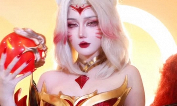 Cận cảnh màn biến hình hoàn hảo thành Ahri Huyền Thoại Trỗi Dậy của nữ coser xinh đẹp