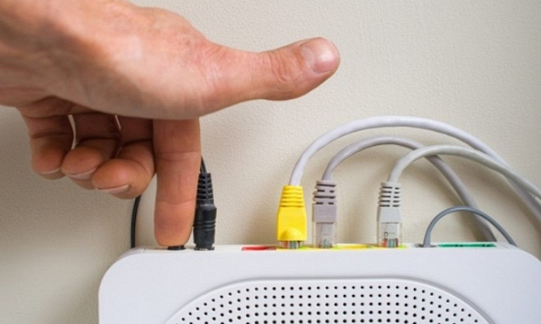 Có nên cắm cục phát wifi cả ngày? Hóa ra lâu nay nhiều người đã làm sai